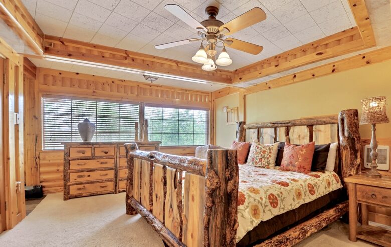 Timber Moose: America's Biggest Log Cabin - Heber City, Utah