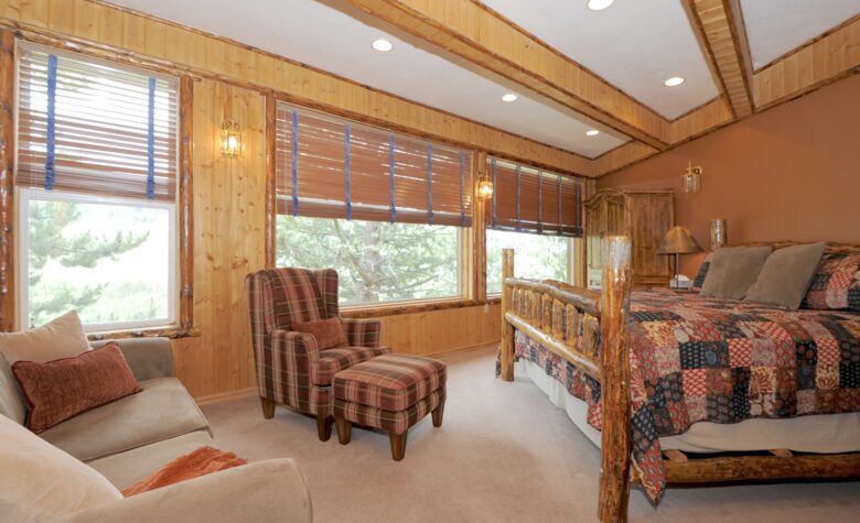 Timber Moose: America's Biggest Log Cabin - Heber City, Utah