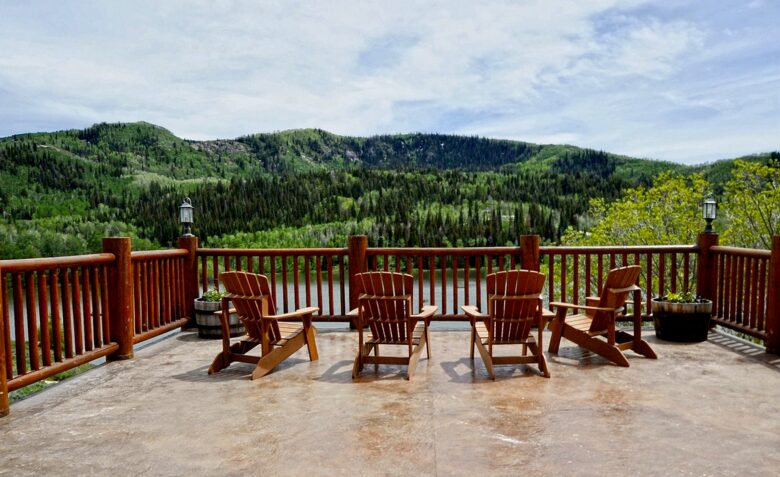 Timber Moose: America's Biggest Log Cabin - Heber City, Utah