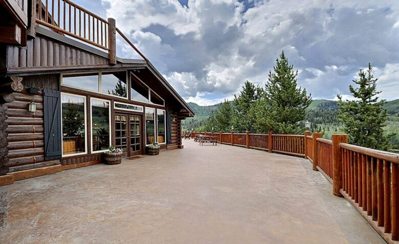 Timber Moose: America's Biggest Log Cabin - Heber City, Utah