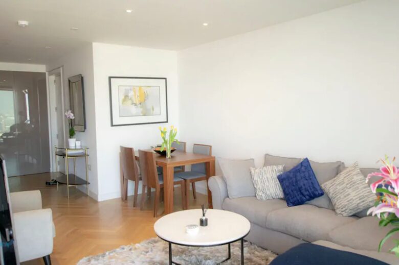 Stylish London 25th Floor Apartment - London, United Kingdom