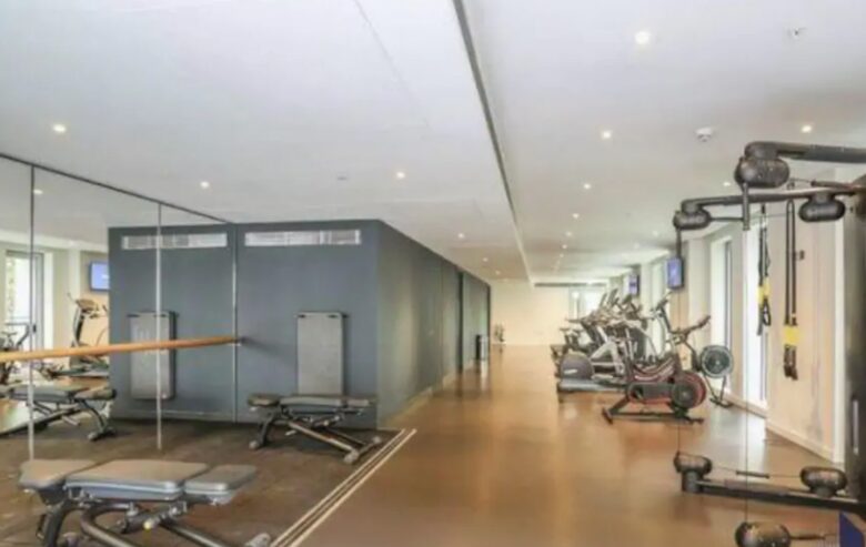 Stylish London 25th Floor Apartment - London, United Kingdom