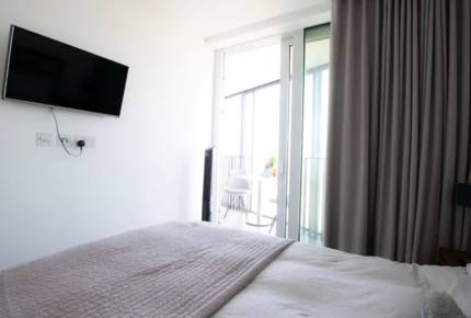 Stylish London 25th Floor Apartment - London, United Kingdom