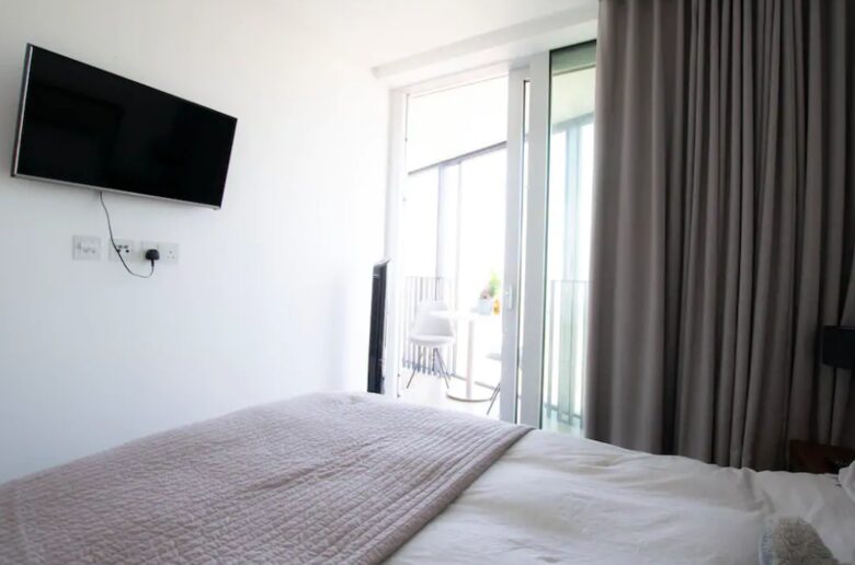 Stylish London 25th Floor Apartment - London, United Kingdom