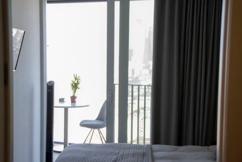 Stylish London 25th Floor Apartment - London, United Kingdom