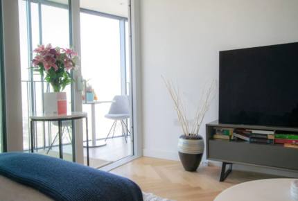 Stylish London 25th Floor Apartment - London, United Kingdom