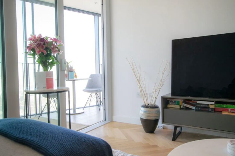 Stylish London 25th Floor Apartment - London, United Kingdom