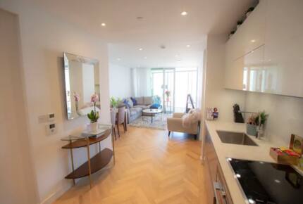 Stylish London 25th Floor Apartment - London, United Kingdom