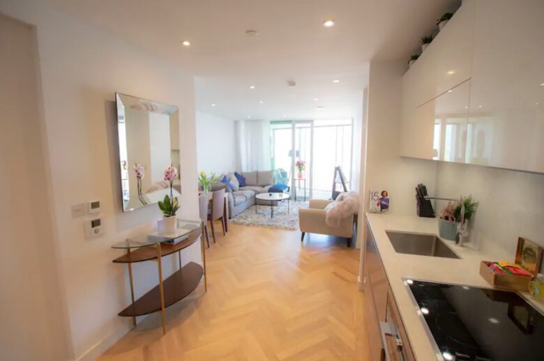Stylish London 25th Floor Apartment - London, United Kingdom