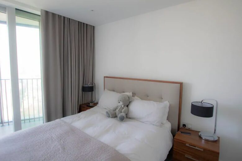 Stylish London 25th Floor Apartment - London, United Kingdom