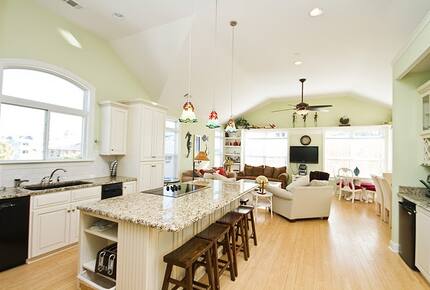 Home Exchange in Tybee Island, GA large eat in kitchen