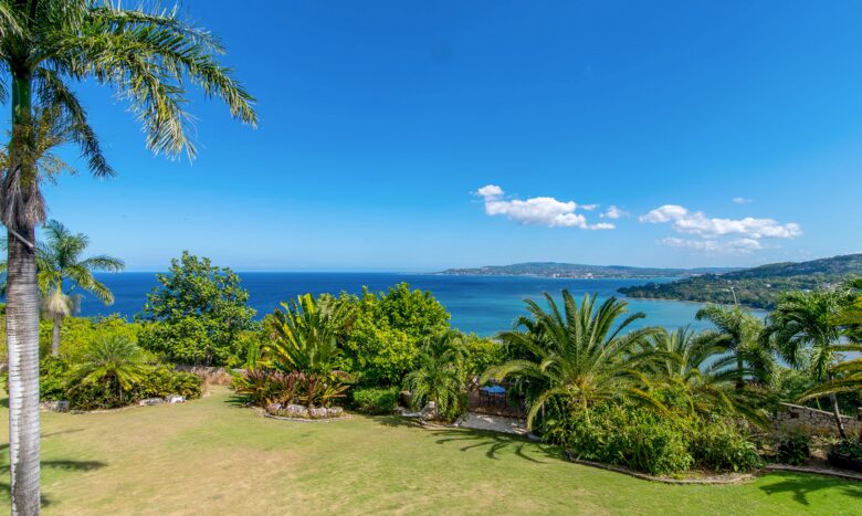 Montego Bay Compound - Bambu Villa - Hopewell, Jamaica