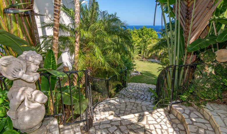 Montego Bay Compound - Bambu Villa - Hopewell, Jamaica