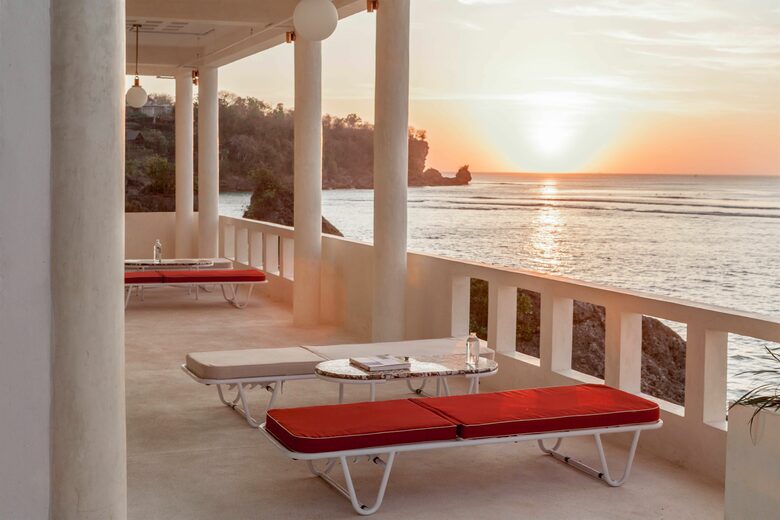 Mandala. The Rocks - Kuta Sel, Indonesia