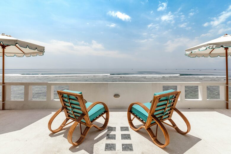 Mandala. The Rocks - Kuta Sel, Indonesia