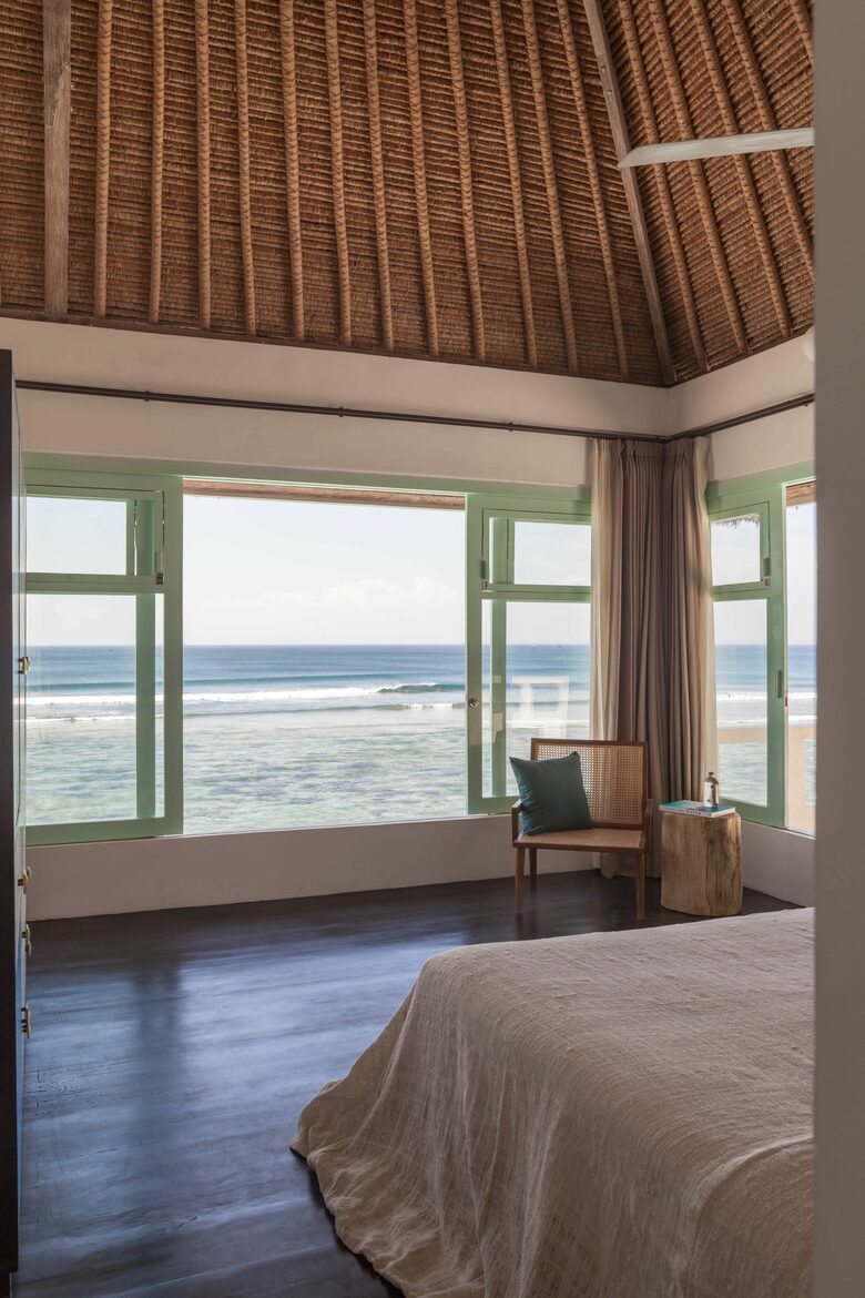 Mandala. The Rocks - Kuta Sel, Indonesia