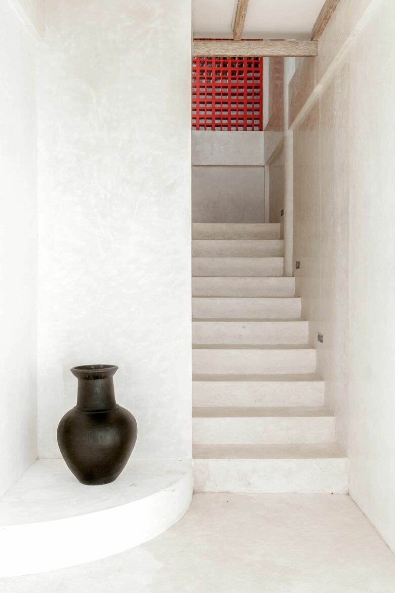 Mandala. The Rocks - Kuta Sel, Indonesia