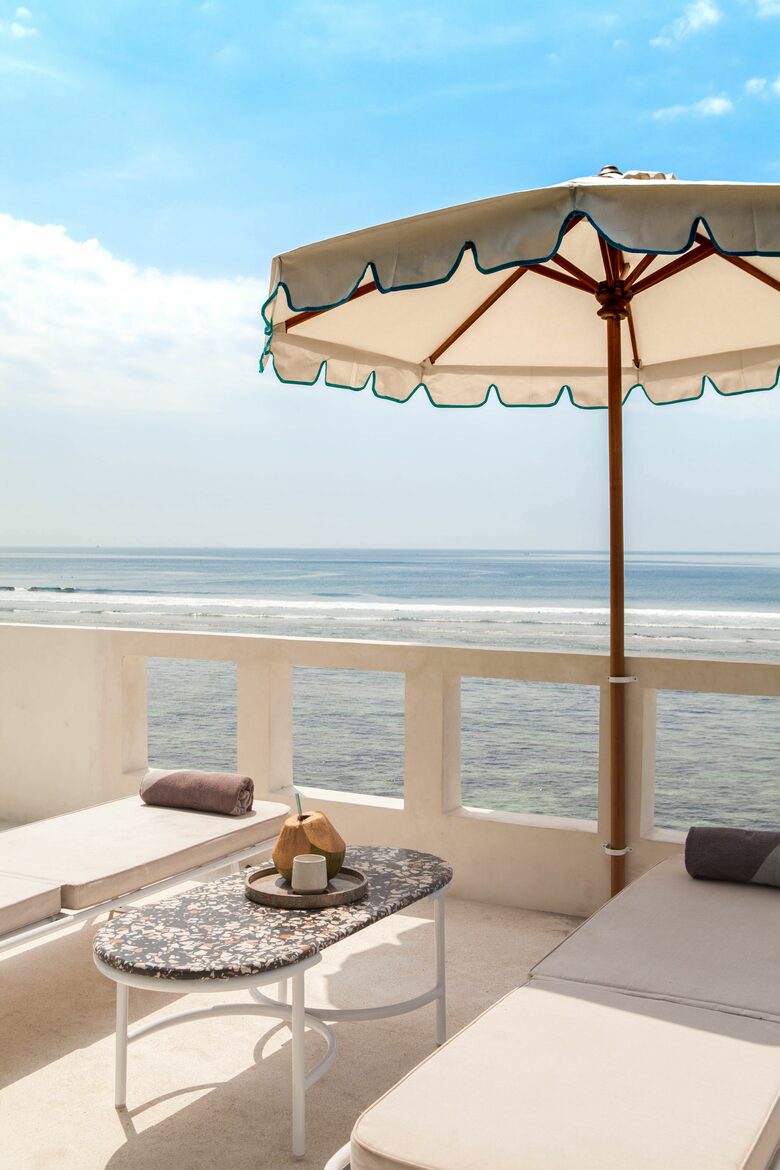 Mandala. The Rocks - Kuta Sel, Indonesia