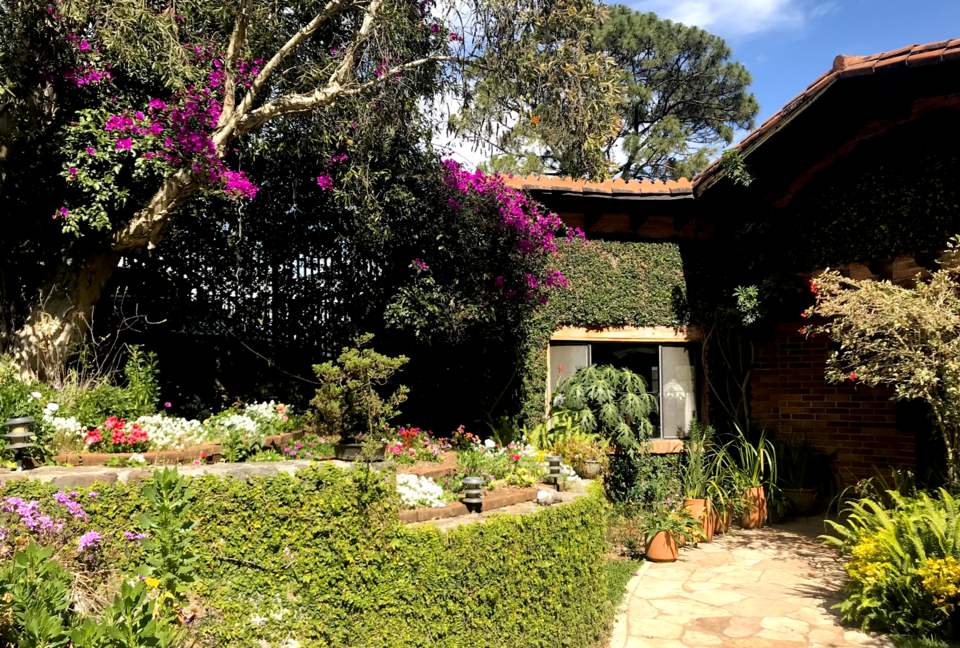 Casa de la Cascada - Lakefront & Waterfall Mexican Multifamily Retreat - Avandaro, Mexico