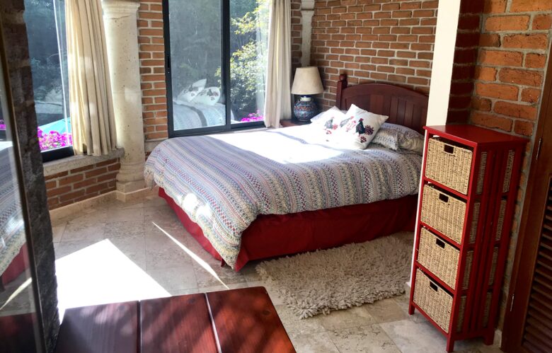 Lower MB + 3 twins (2 bunks + single) - forest/river side