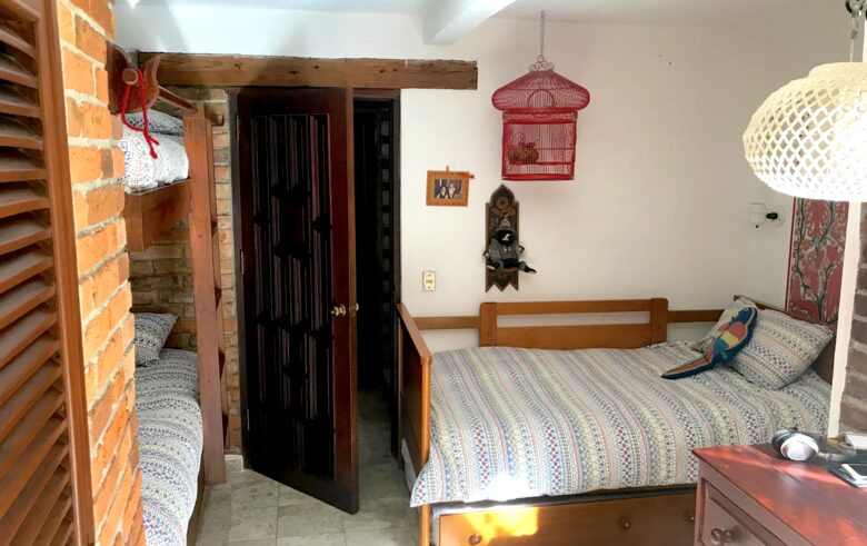 Lower MB - bunks + day bed, queen bed on opposite side