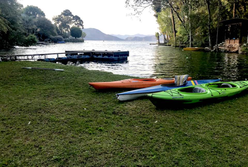 Dock + kayaks on lakefront