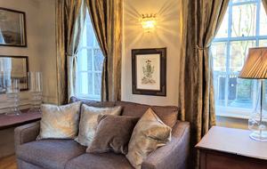 Huge 18th Century Georgian London Townhouse (R)