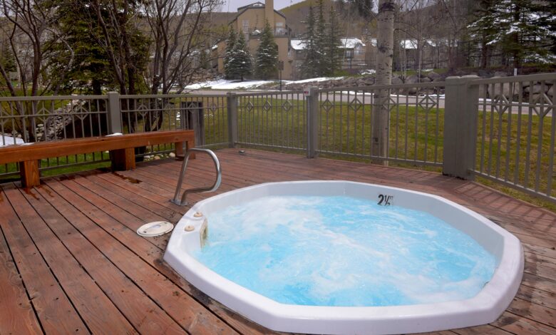 Three Newly Refurbished Hot Tubs Steps Away
