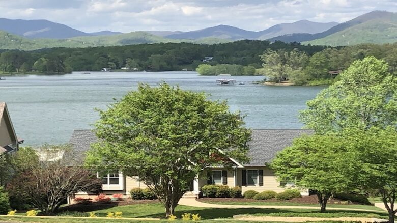 Tranquil Mountain Lake Home with Breathtaking Views - Hiawassee, Georgia