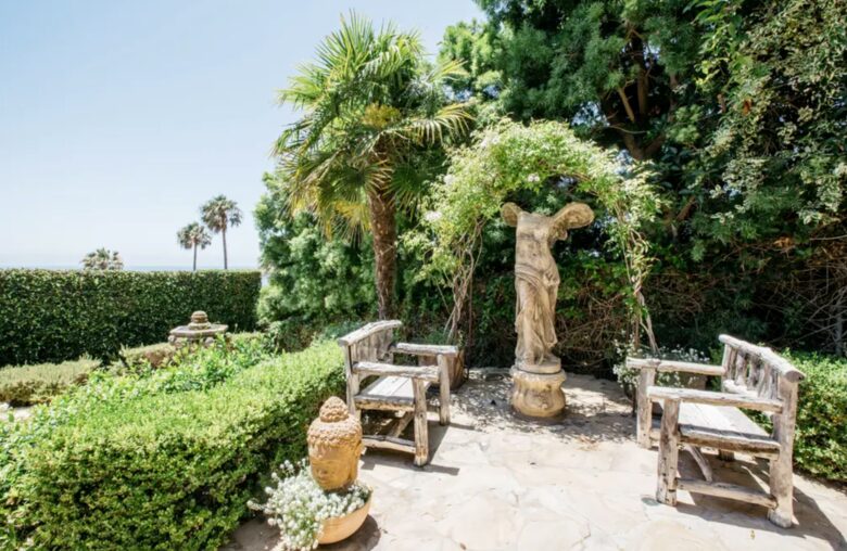 Victoire and Buddha Garden Statuary