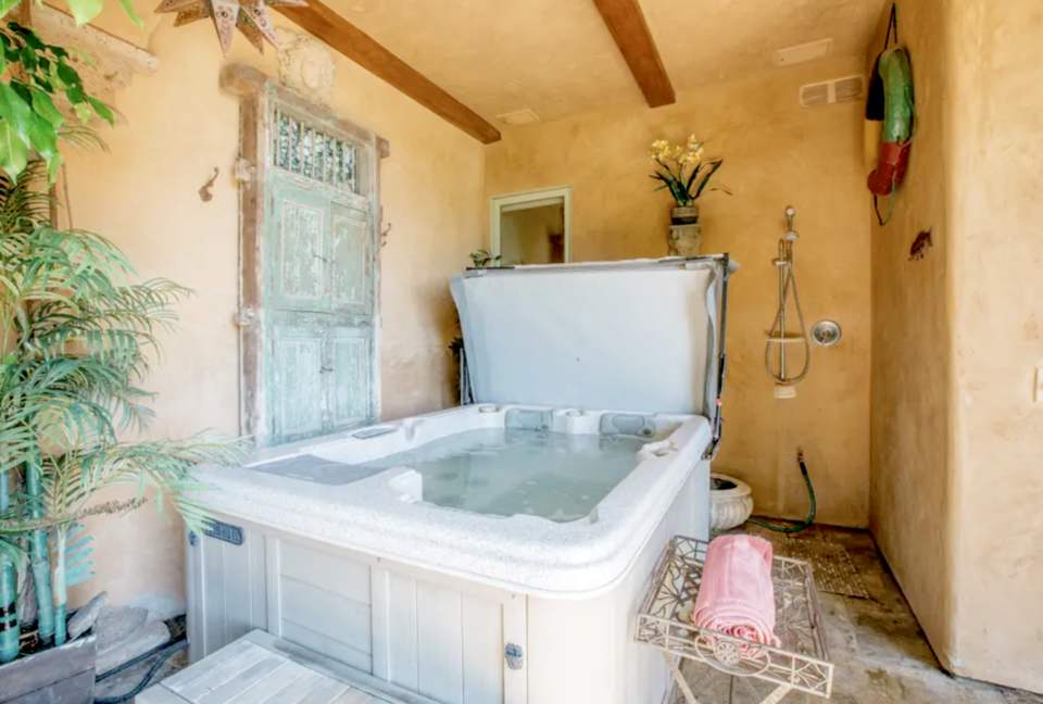 Chromotherapy 3 person Spa and outdoor shower