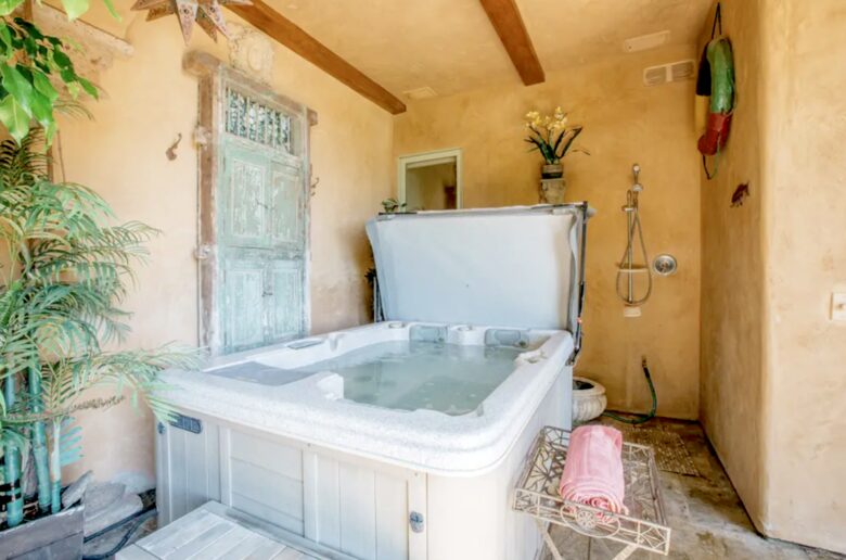 Chromotherapy 3 person Spa and outdoor shower