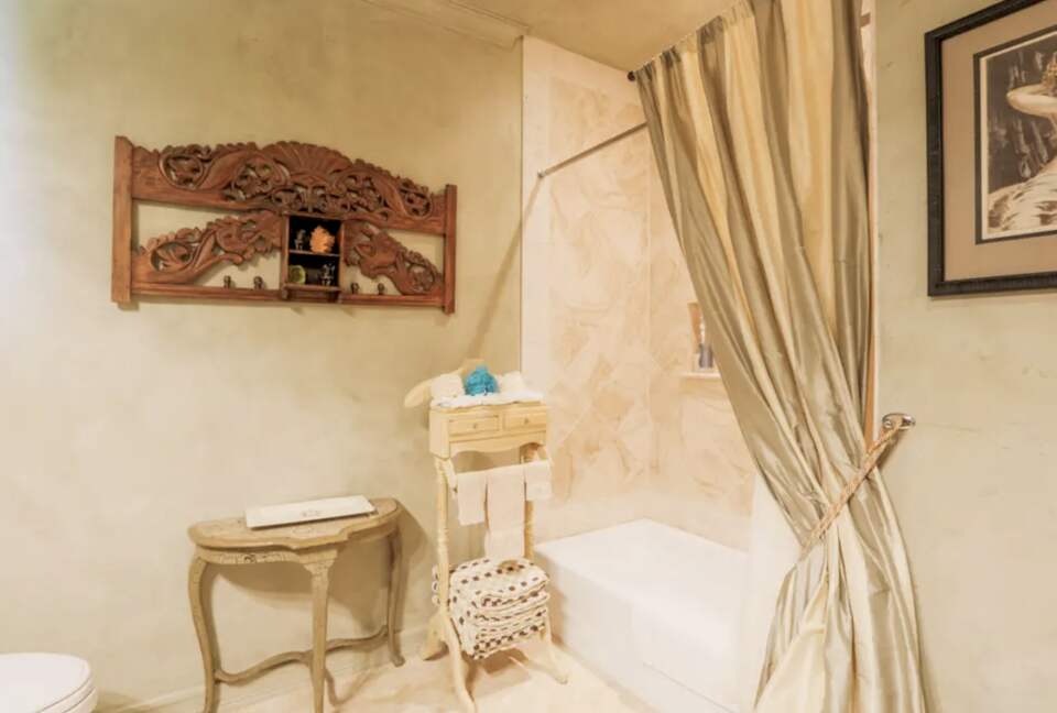 Second Bedroom's en-suite Shower over Bathtub