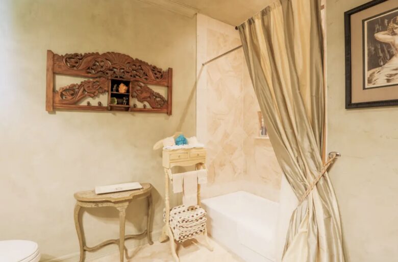 Second Bedroom's en-suite Shower over Bathtub