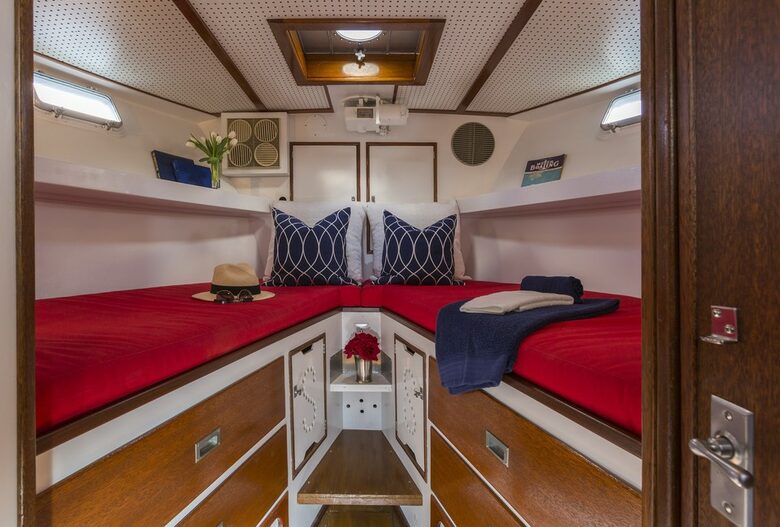 Kingfisher Luxury Yacht 50' Huckins Corinthian - 3 Day - 2 Night Weekend East Coast Cruise - Sag Harbor, New York