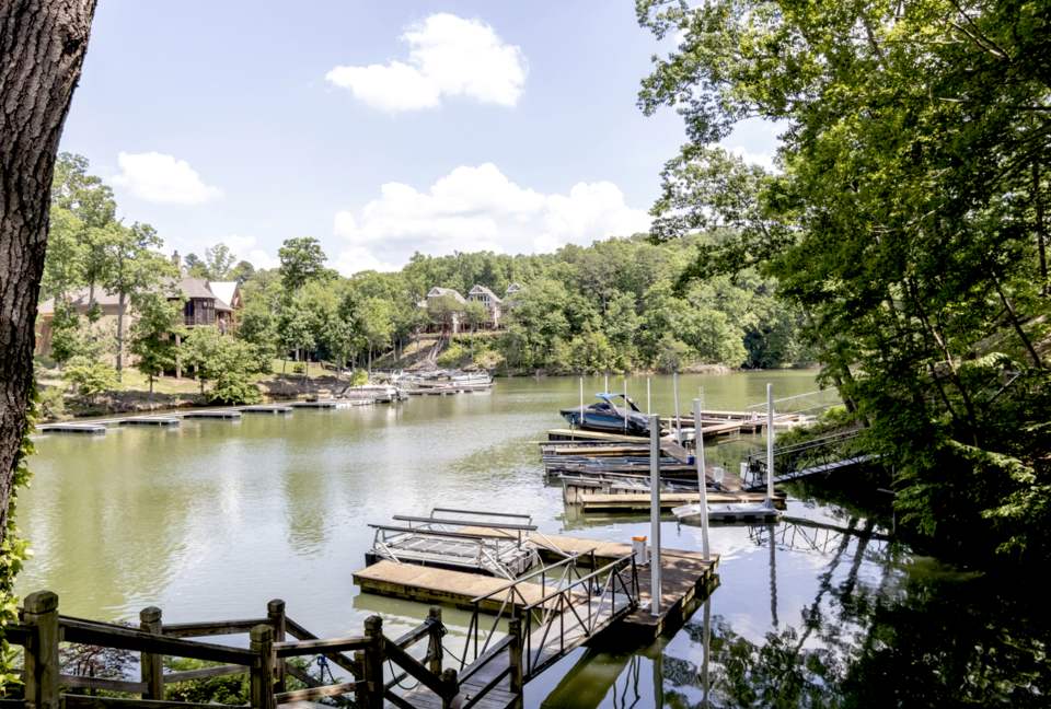 Pickwick Lakefront Luxury - Savannah, Tennessee