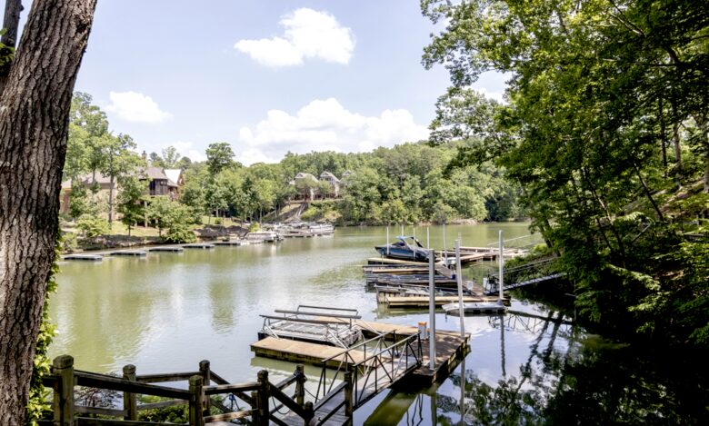 Pickwick Lakefront Luxury - Savannah, Tennessee