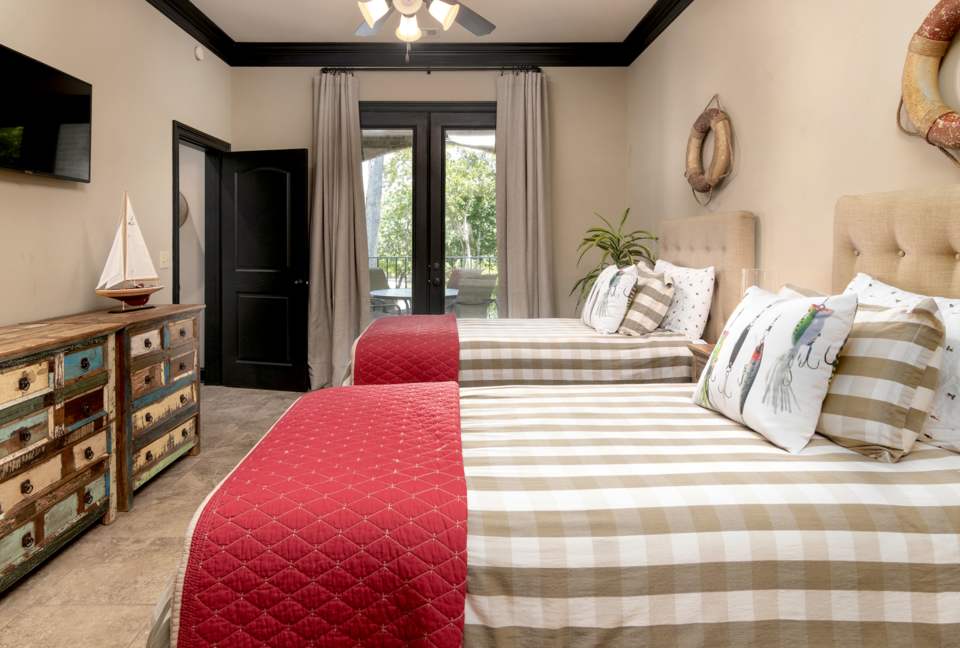 Pickwick Lakefront Luxury - Savannah, Tennessee