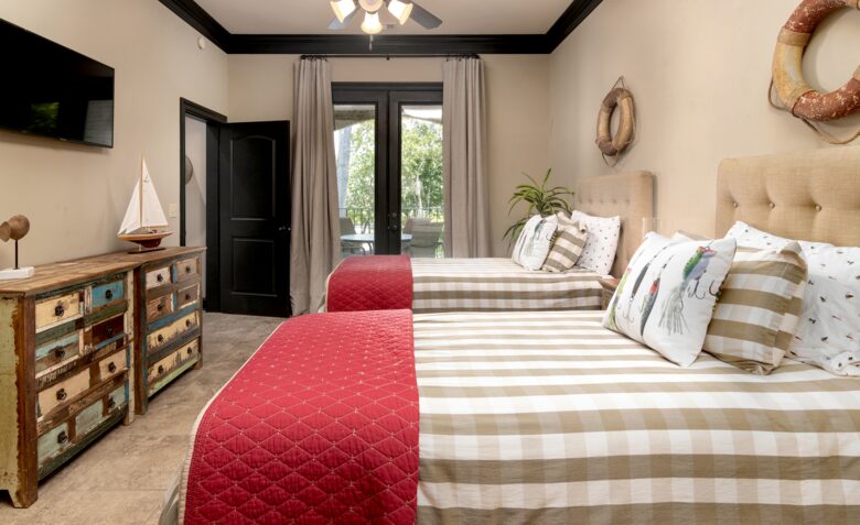 Pickwick Lakefront Luxury - Savannah, Tennessee