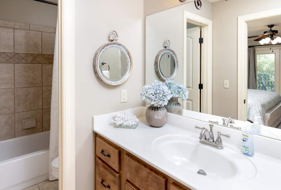 Pickwick Lakefront Luxury - Savannah, Tennessee