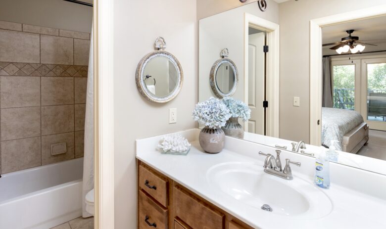 Pickwick Lakefront Luxury - Savannah, Tennessee