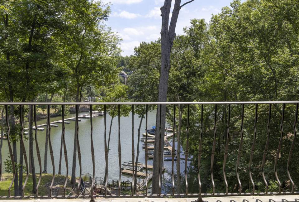 Pickwick Lakefront Luxury - Savannah, Tennessee