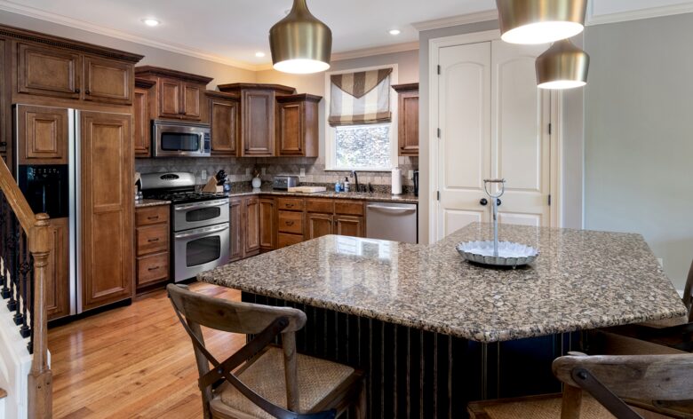 Pickwick Lakefront Luxury - Savannah, Tennessee