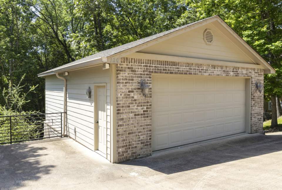 Pickwick Lakefront Luxury - Savannah, Tennessee