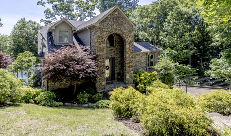 Pickwick Lakefront Luxury - Savannah, Tennessee