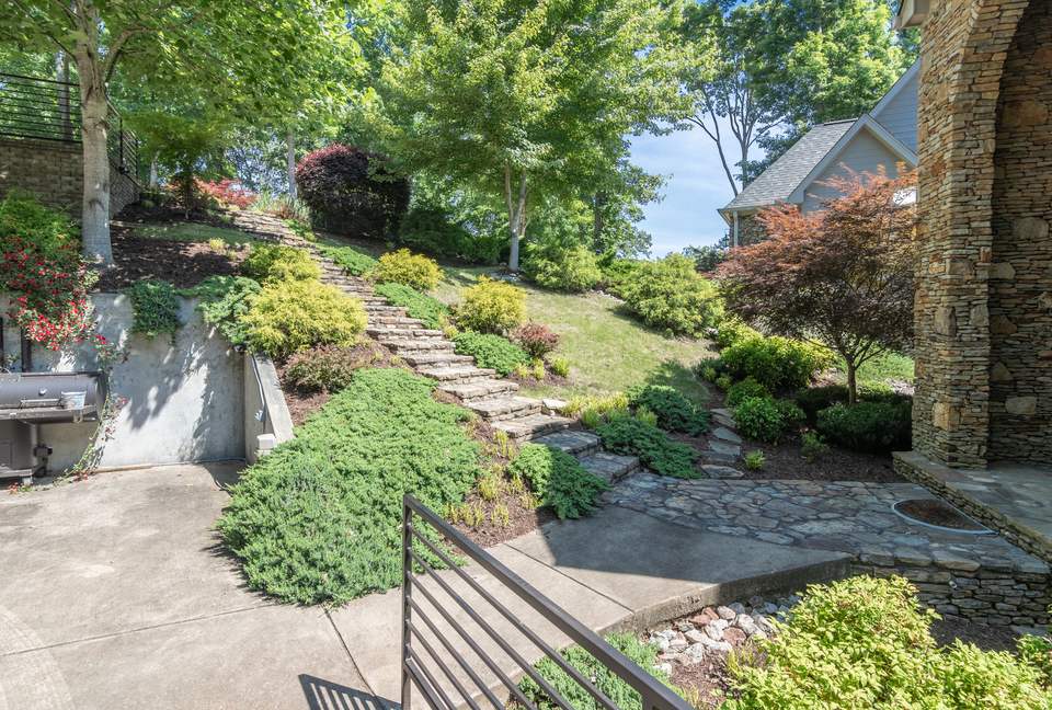 Pickwick Lakefront Luxury - Savannah, Tennessee