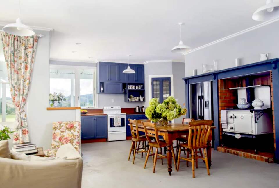 Hololio House - Historic Homestead at Clevedon Polo Club - Auckland, New Zealand