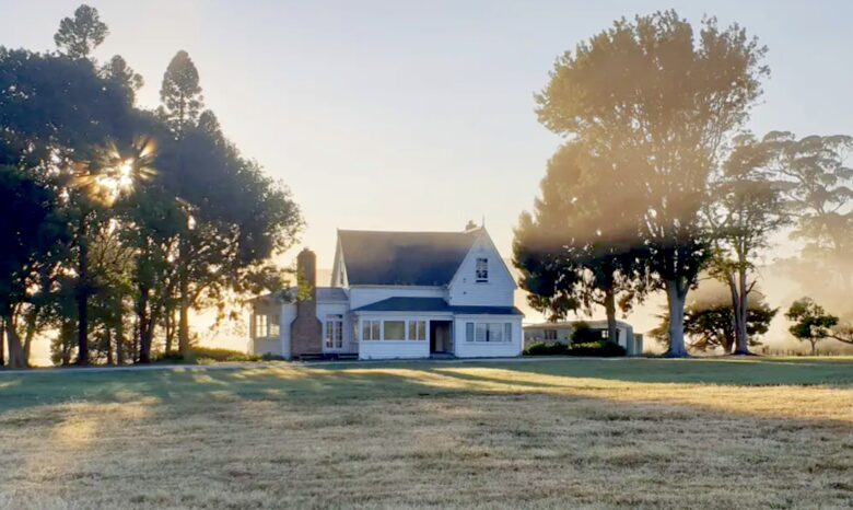 Hololio House - Historic Homestead at Clevedon Polo Club - Auckland, New Zealand