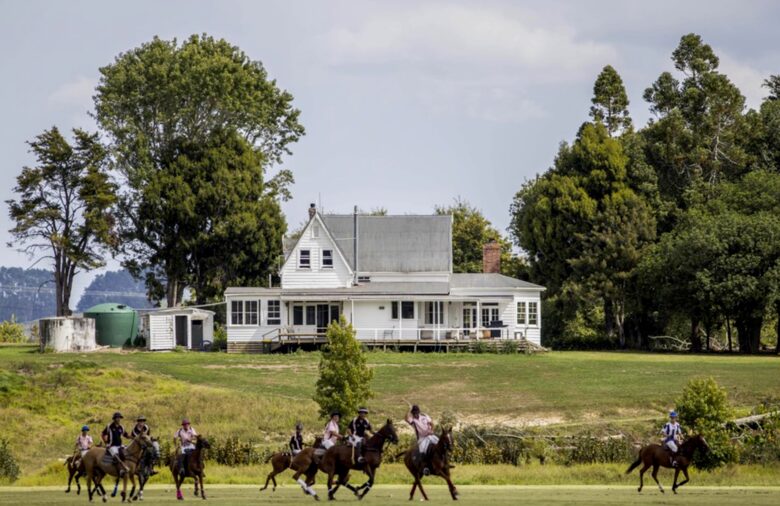 Hololio House - Historic Homestead at Clevedon Polo Club - Auckland, New Zealand