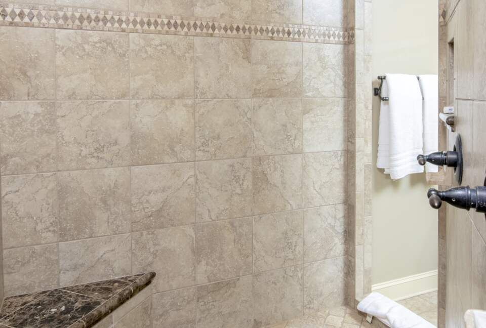 Pickwick Lakefront Luxury - Savannah, Tennessee